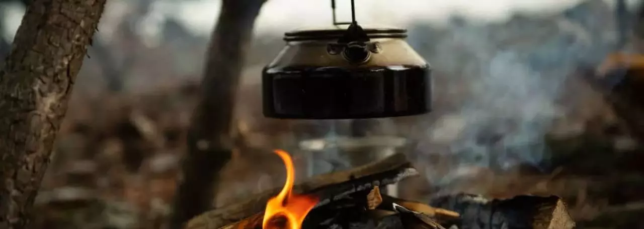 Préparer une soupe en stage de survie